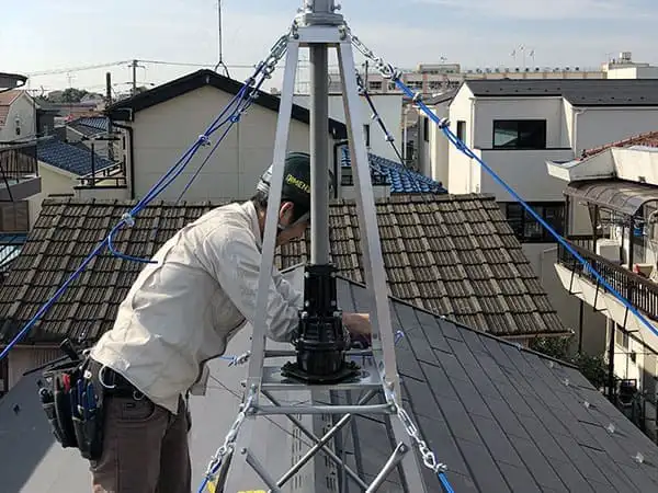 屋根に新規設置したアマチュア無線のアンテナ