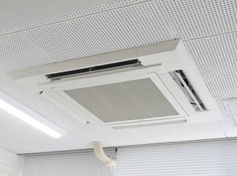 天井埋込み型の業務用エアコン