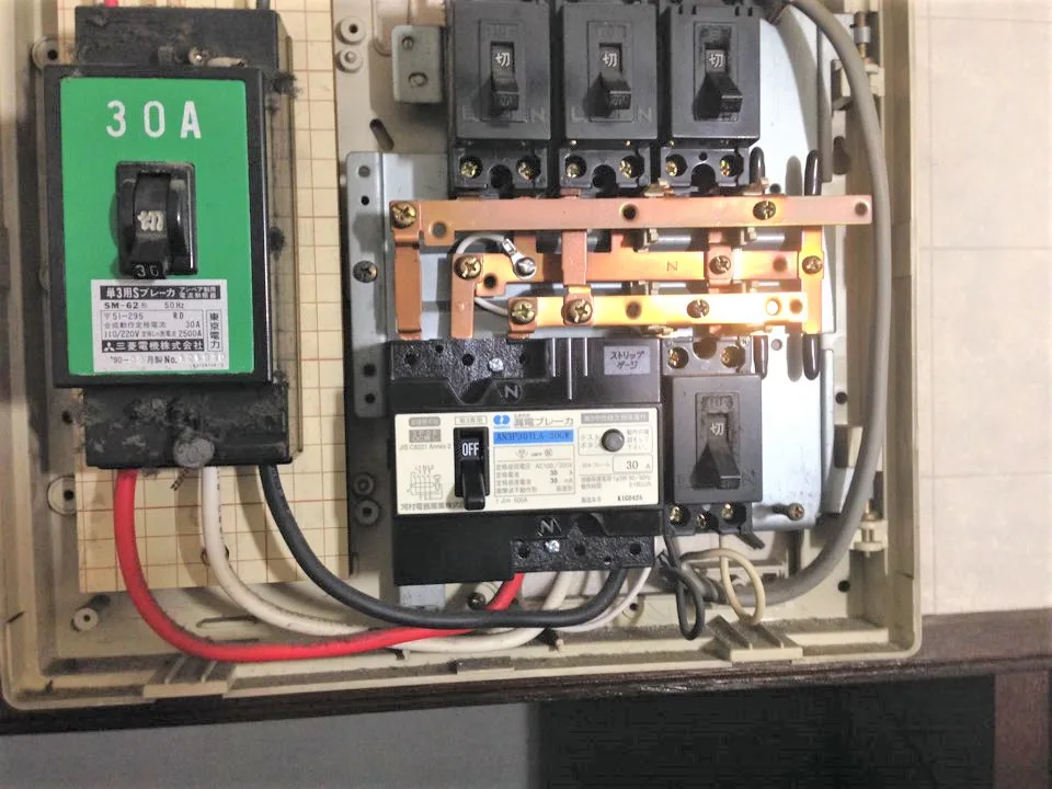 テンパール工業 単3中性線欠相保護付漏電遮断器 OC付 30A 30mA リード線付 U5301EC3030V - 1